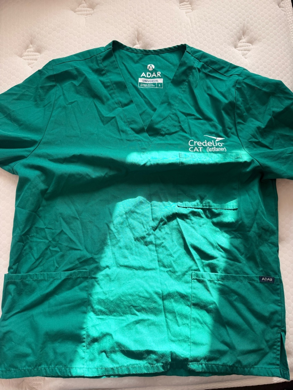 Adar Unisex V-Neck Medical Scrub Top in Teal